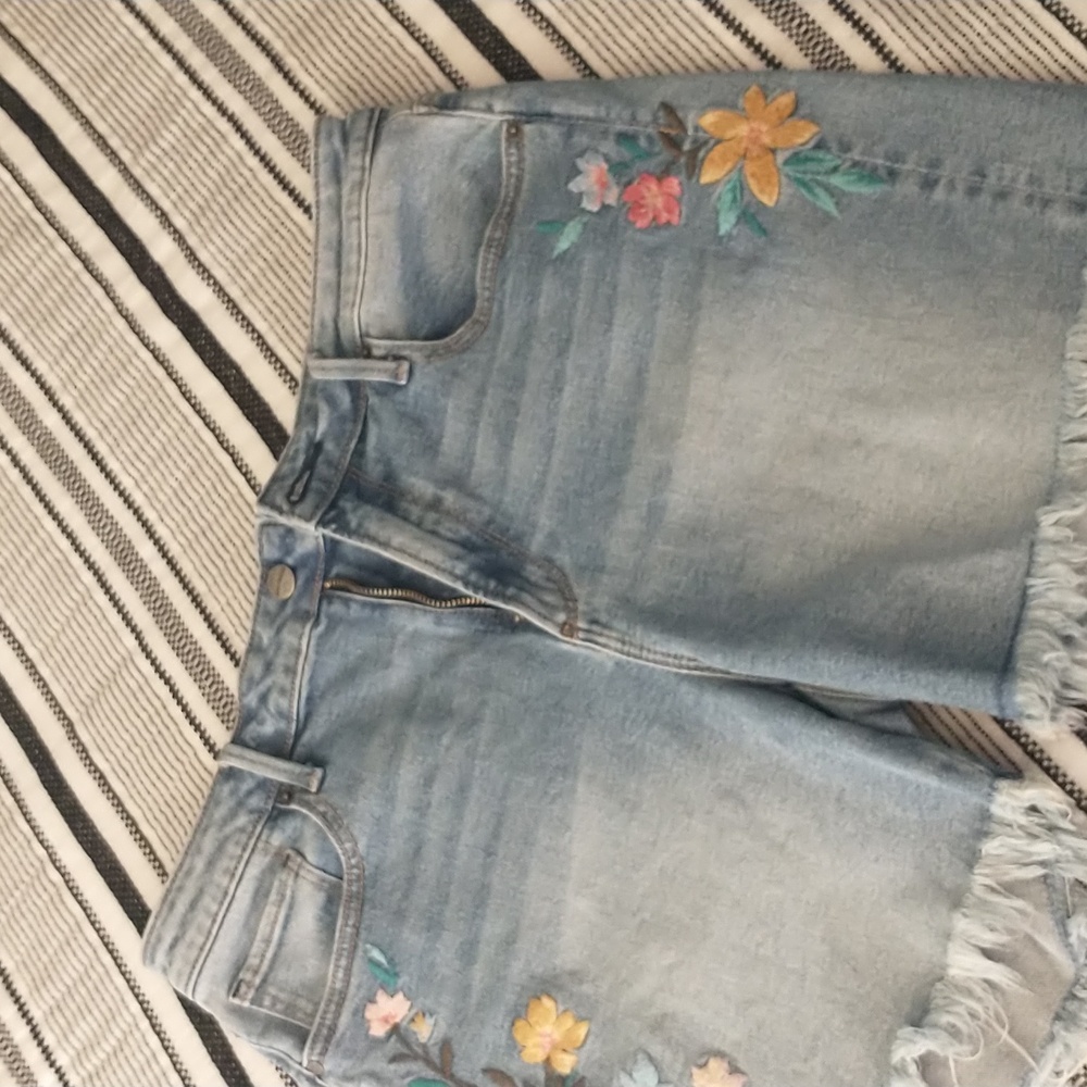 Driftwood embroidered cut off jean shorts